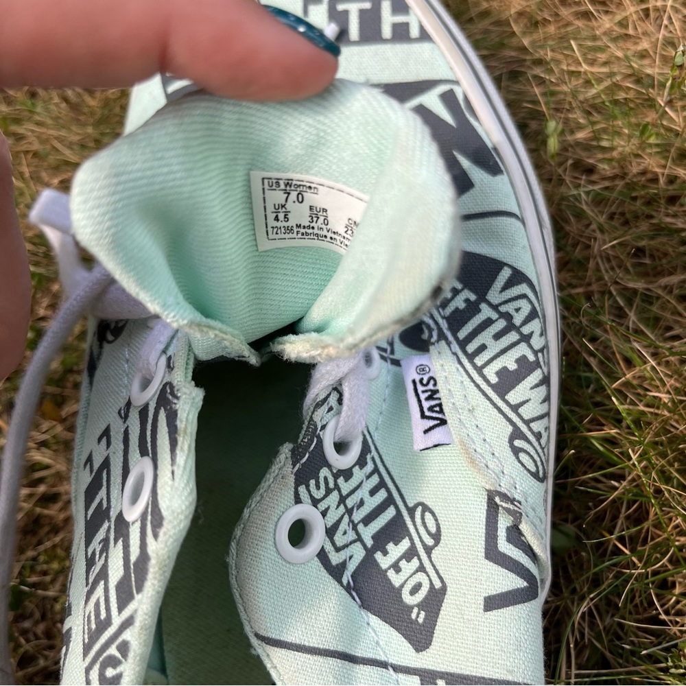 Vans - Picture 3 of 3